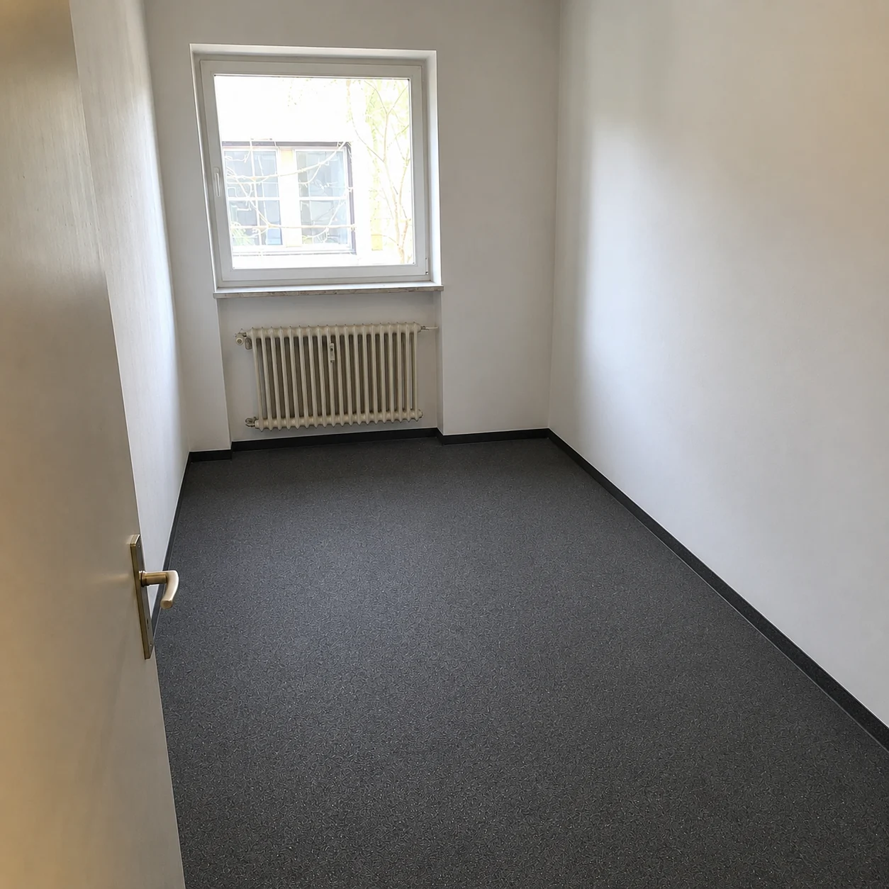 Vollständig geräumtes Büro nach einer Entrümpelung